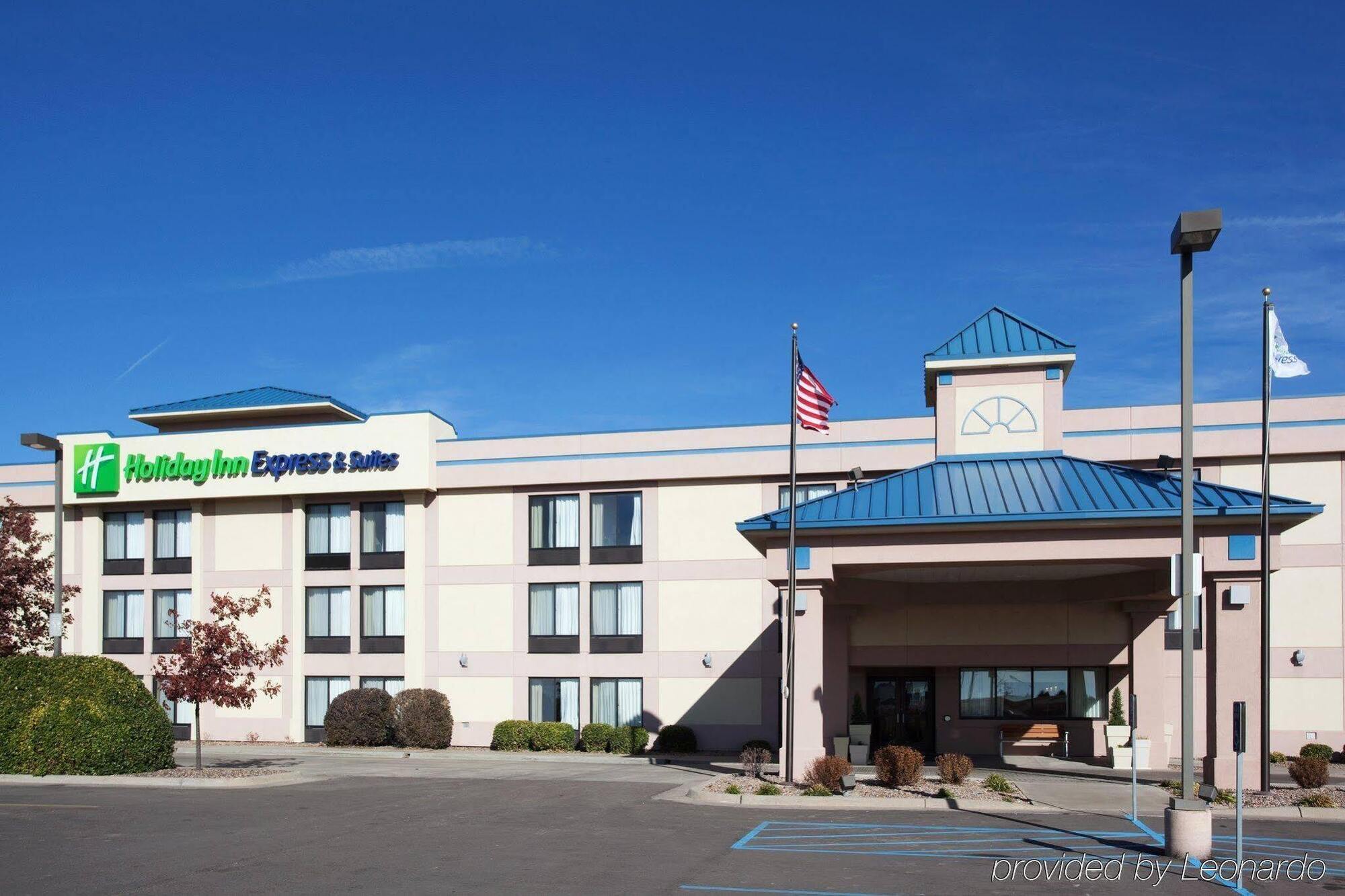 Holiday Inn Express Hotel & Suites Colby, An Ihg Hotel Exterior foto